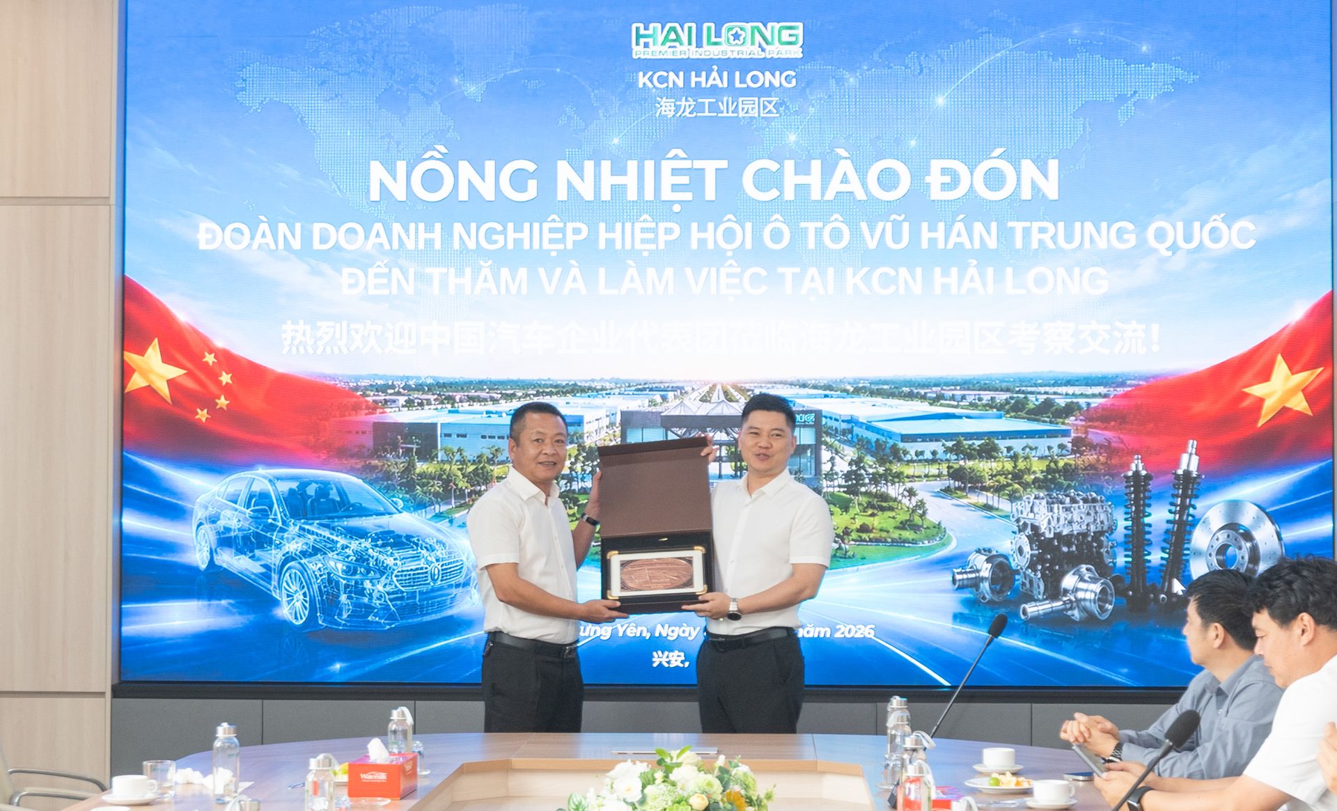 HƯNG YÊN: ĐOÀN DOANH NGHIỆP CÔNG NGHIỆP PHỤ TRỢ Ô TÔ VŨ HÁN KHẢO SÁT, KÝ KẾT MOU TẠI KCN HẢI LONG